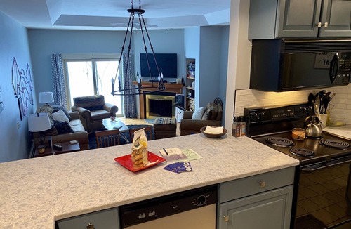 Ludlow Condo | OKEMO SKI IN-OUT. Walk to Pool,Hottubs,bar,free e-car charger