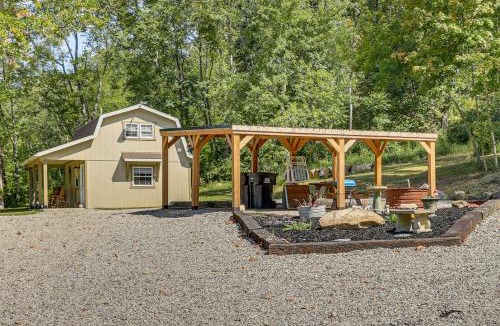 Zanesville House | On 40 Acres Charming Cabin in Zanesville!