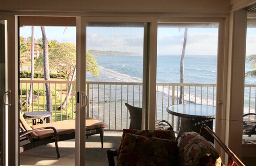 Wailua Condo | Only thing between you and the ocean is the Beach! Top Floor, unobstructed view