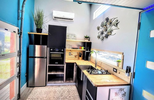Northwest Orlando Cottage | Orlando Lakefront Tiny House Community