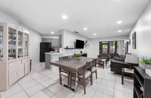 Ventura Apartment | "Orlando Magic at 3697 Vacation Apartment: Your Getaway!"