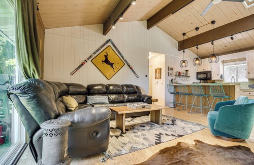 Crestline House | Overlooking Lake Gregory! Crestline Family Cabin