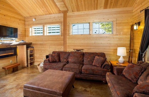 Leavenworth House | Painted Pony Cabin