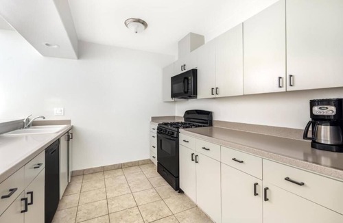 Canyon Corridor Hotel | Palm Springs Stay Steps from Downtown Fun l Chic 2 Rooms w/Kitchen and Balcony