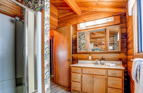 Ardenvoir Cabin | Panabode Log Cabin On The Banks Of The Scenic Chiwawa River