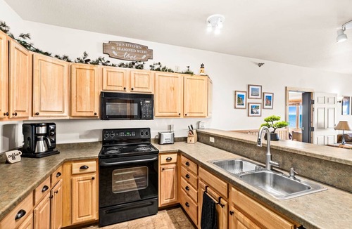 Two Harbors Apartment | Panoramic Lake Views | 2BR w/King Suite | Pools