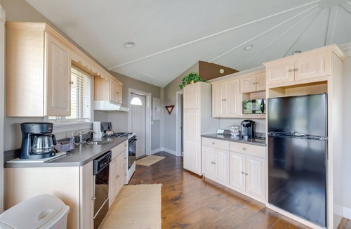 Millersburg Apartment | Panoramic Views: Hillside Millersburg Studio