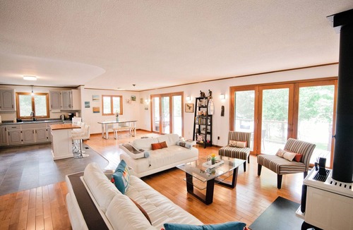 Magnetawan Cottage | Panoramic Views, Sunrise/Sunset, EV Charger Kayaks