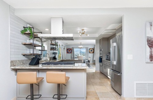 East Grove House | Paradise Hilltop Escape: GameRoom/PoolSlide/Pool/EVCharger/Volleyball/Basketball