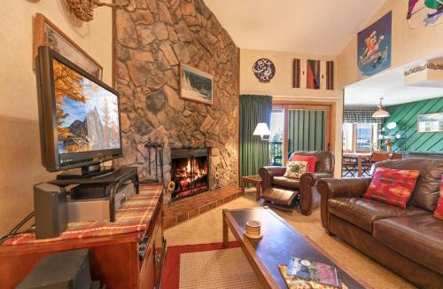 Four O'Clock Apartment | Park Place Mount Blue Sky Condo: Great Ski-In Location