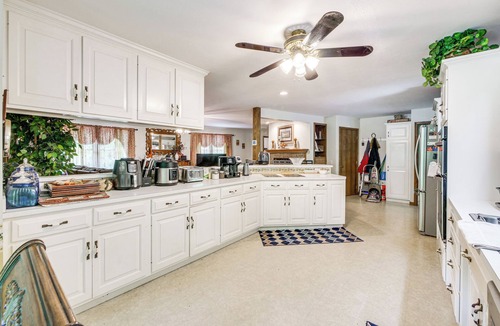 Fresno House | Patio & Nature Views: Fresno Getaway!