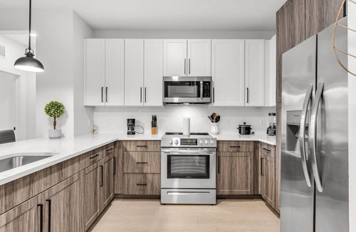 Ruskin Apartment | Peaceful 2BR by the Bay | Pool & Coastal Vibes