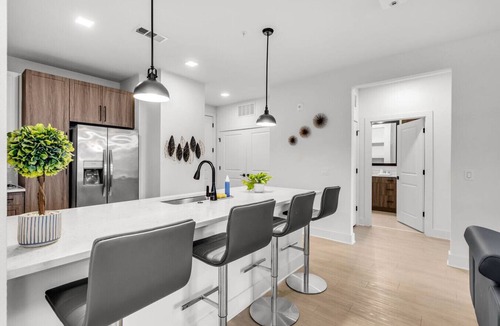 Ruskin Apartment | Peaceful 2BR by the Bay | Pool & Coastal Vibes