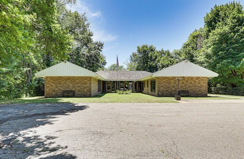 Coshocton House | Peaceful Coshocton Home w/Grills & Spacious Yard