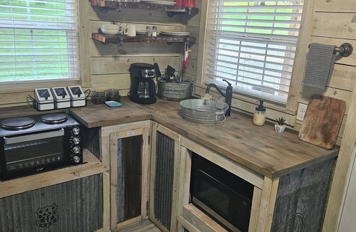Omaha Cabin | Peaceful Cozy cabin,With Hot tub,Near Branson & Thunder Ridge Arena,and Marina