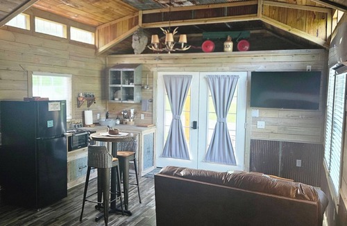 Omaha Cabin | Peaceful Cozy cabin,With Hot tub,Near Branson & Thunder Ridge Arena,and Marina