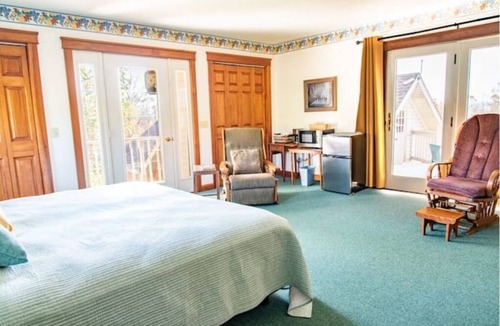 Wooster Other | Peaceful Farmhouse Retreat on working sheep farm