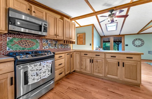 Deerfield Cabin | Peaceful Lakefront Cabin Retreat with Hot Tub!