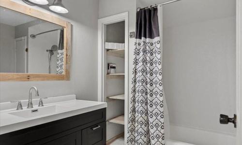 Springfield House | Peaceful Spaulding Orchard Home