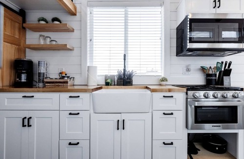 Apple Valley Cabin | Peaceful Tiny House Fully Equipped in Apple Valley, Utah