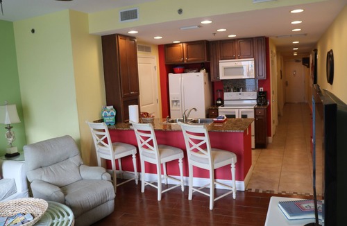 El Centro Beach Condo | PENTHOUSE Beach Condo By PIER PARK/BROWN FIELD, SLEEPS 6, GRILL ON THE BALCONY!