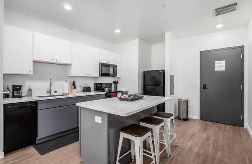 Downtown Columbus Apartment | Perfect Central Location - Fast Wifi - Comfy Beds