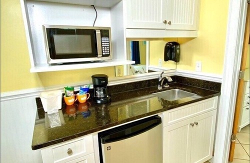 Atlantic Beach Hotel | Pet-friendly, 3 Blocks to Beach, Pool, #504