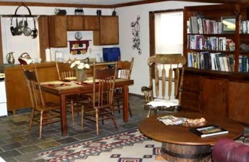 Paige House | Pet-Friendly Accommodation on a Ranch in McDade, Texas