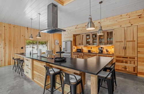 Conway House | Pet Friendly Cabin Retreat w/Hot Tub Near Saco