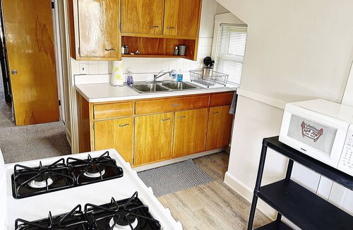 Kamm's Corners Apartment | Pet friendly private apartment 10 minutes from downtown