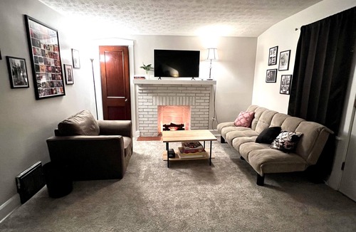 Kamm's Corners Apartment | Pet friendly private apartment 10 minutes from downtown