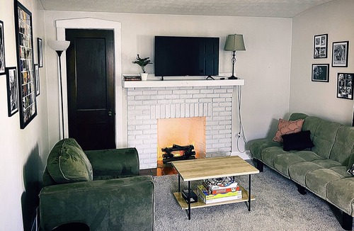 Kamm's Corners Apartment | Pet friendly private apartment 10 minutes from downtown