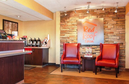 North Canton House | Pet-Friendly Room Adjacent to Westfield Belden Village Mall, Super Convenient