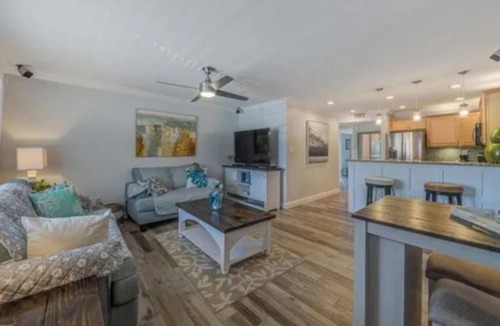 Belle Vista Condo | Pet Friendly, St. Pete Beach Condo w/AC, 1BR+Sofa Bed, Steps to Beach!