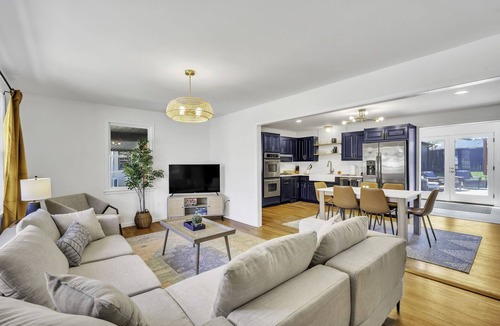 Greenville House | Pet-friendly, 5BR,4BA 8-bed, private pool+firepit, home + apt, 3 min to Furman