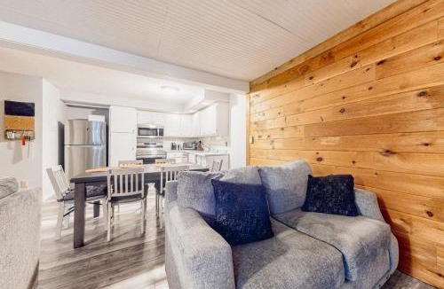 Mendon Apartment | Pico Mountain Perch, Unit B22