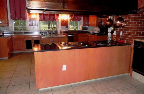 Youngstown House | Pine Lakes Club Mansion. 12,000 Sq Ft Sleeps 20, 10 Bathrooms