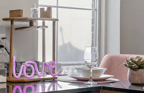 Scioto Mile Apartment | PINK STUDIO APT IN HEART OF DOWNTOWN