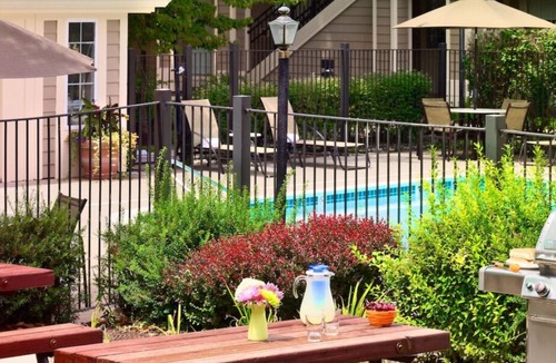 Eagan House | Pleasant Stay, Convenient Location, 4 Pet-Friendly Units, Pool, Free Breakfast