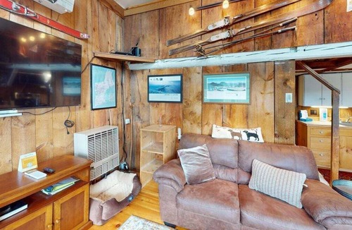 Chittenden Cabin | Pond View Cabin-Rustic 2 Bedroom-Sleeps 4