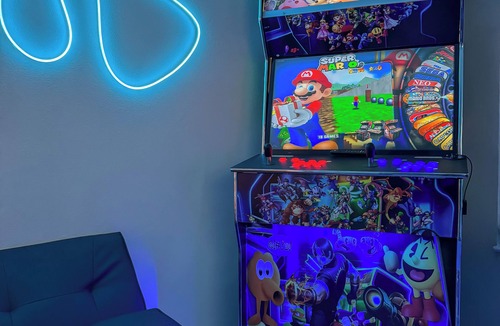 Santa Ana House | Pool + Arcade Cozy Home. Minutes to Disneyland