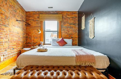 Italian Village Apartment | Prime Location Top Rated Clean Parking Free!