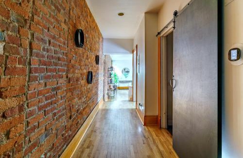 Italian Village Apartment | Prime Location Top Rated Clean Parking Free!