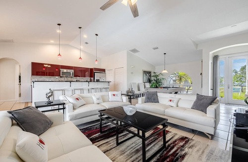 Cape Coral House | Private Beach and kayaks ~Sleeps 10- Heated Pool- Villazo Ann - Cape Coral - Roelens Vacations