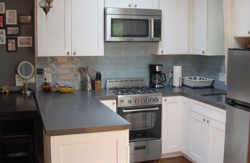 North Redondo House | Private, cozy guesthouse with full kitchen and bath and nice garden with seating