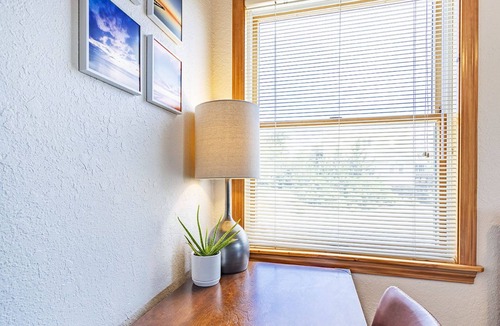 Colington House | Private efficiency close to the beach & bay! Great for couples. Dog-friendly.