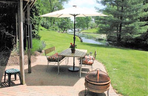 New Franklin Apartment | Private Guest Suite on the Portage Lakes