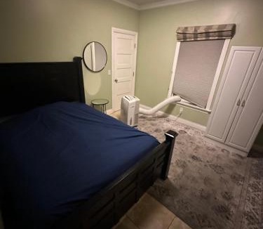 Burbank House | Private room private balcony shared bathroom - Mini Mansion