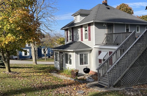 Lakeside House | Private second-floor cottage nestled between Lakeside and Marblehead, sleeps 6!