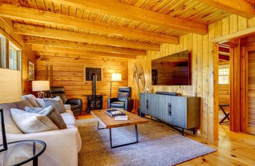 Shrewsbury House | Private Spring-Fed Pond: Idyllic Shrewsbury Cabin!